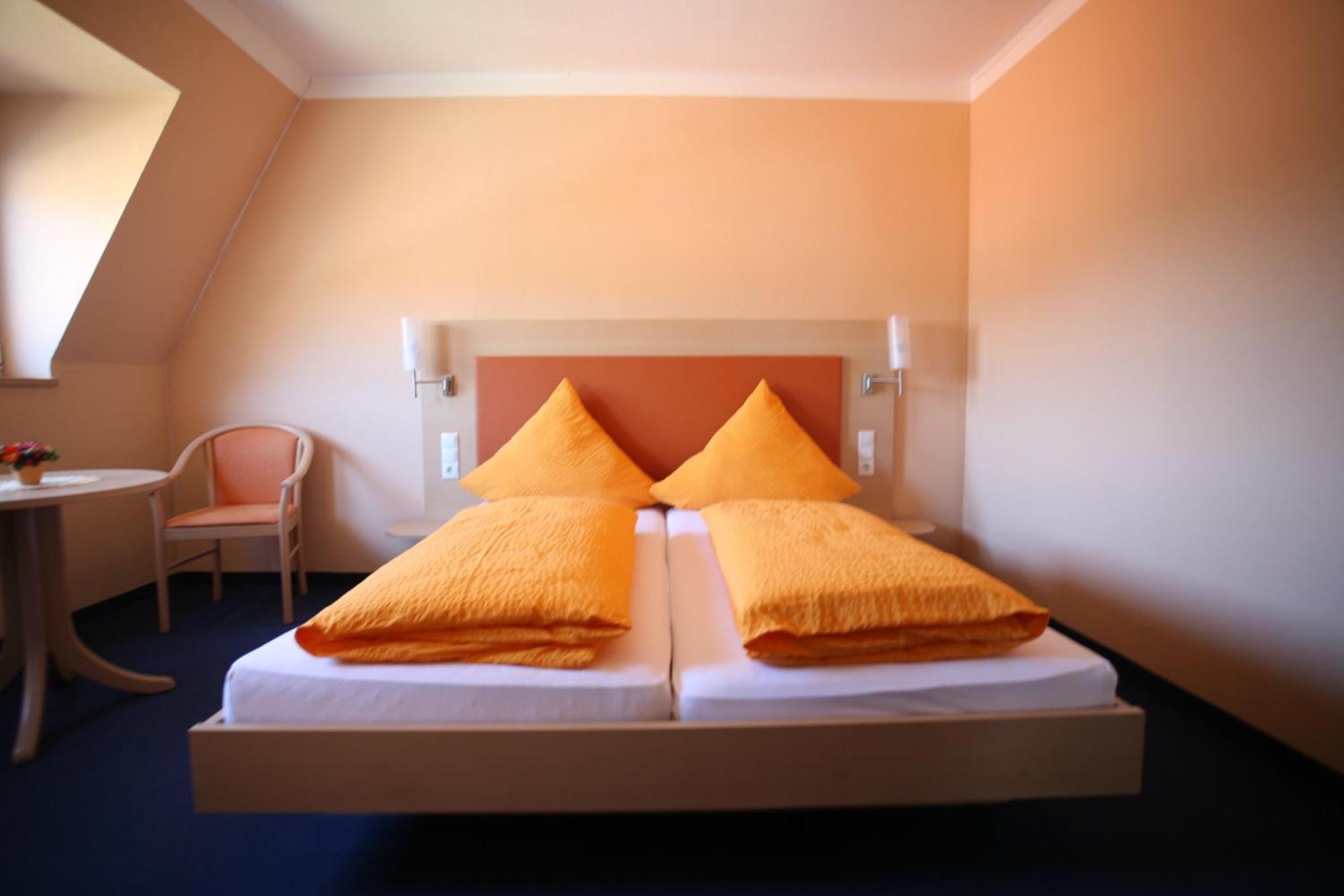 Hotel Linde Pfalz Silz  Exterior photo
