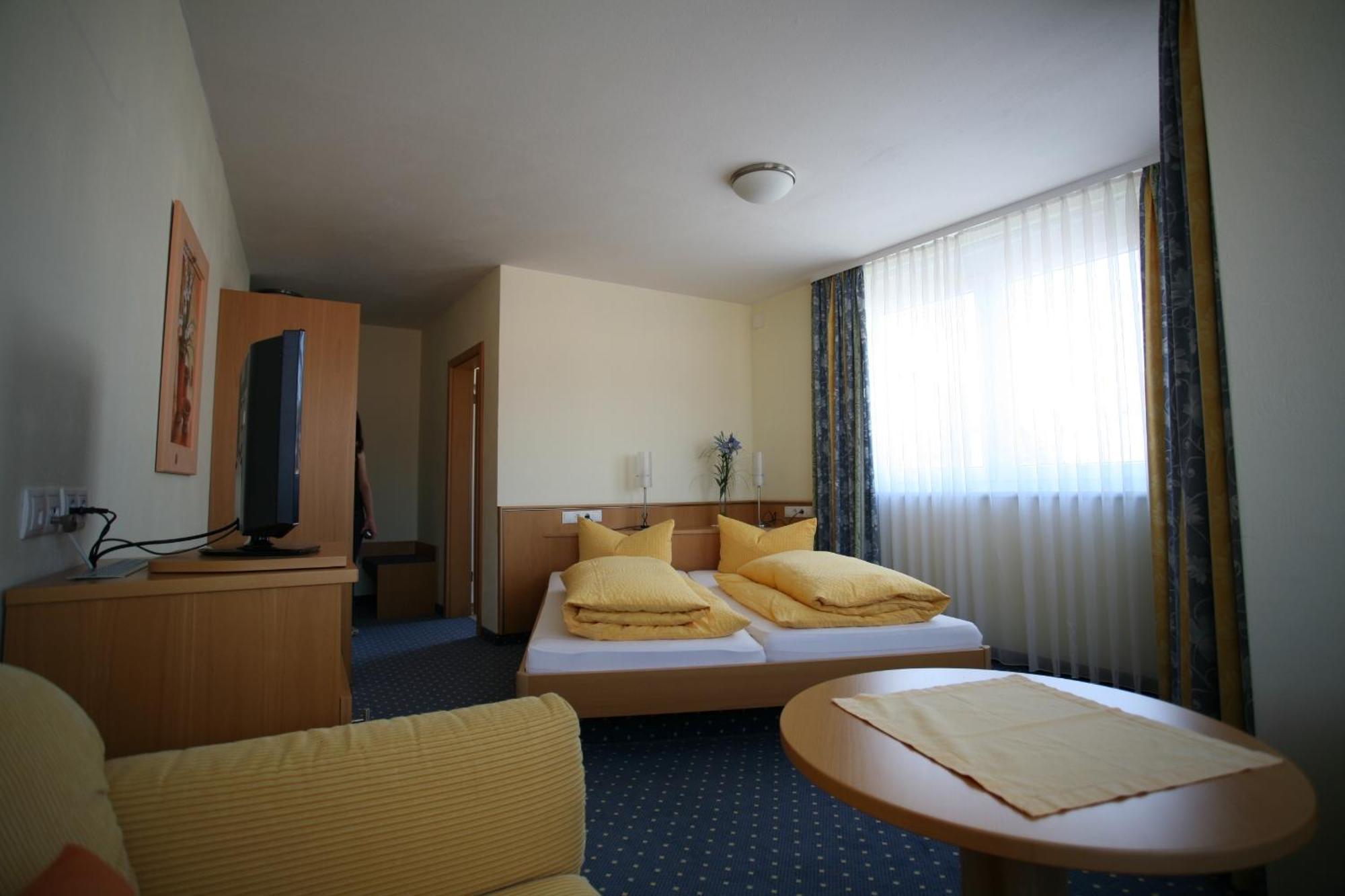 Hotel Linde Pfalz Silz  Exterior photo