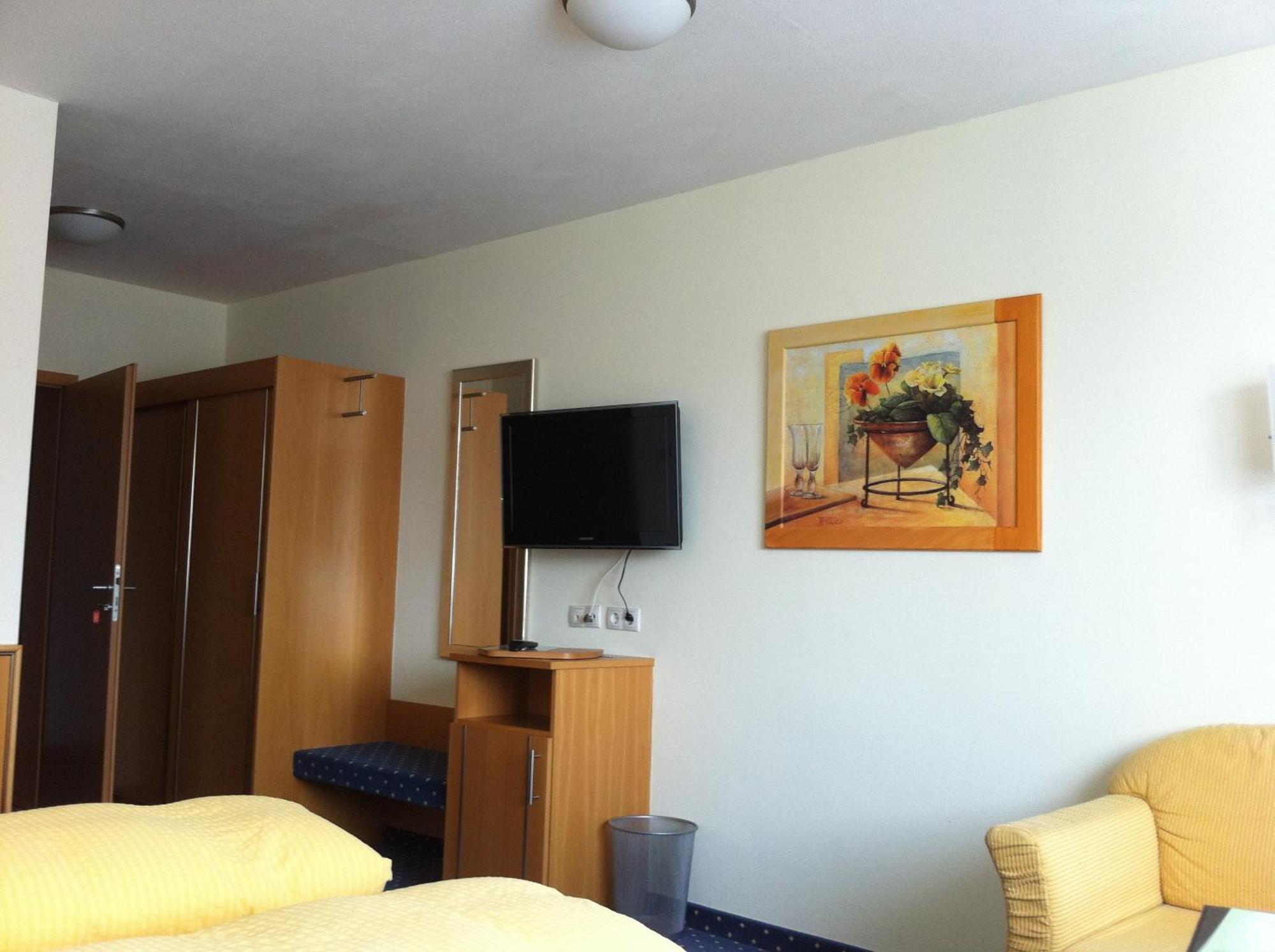 Hotel Linde Pfalz Silz  Exterior photo